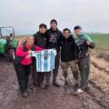El Dibu Martínez quedó atrapado en el barro y terminó sorprendiendo a quienes fueron a ayudarlo